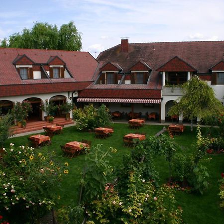 Hotel Weingut Rosenhof 일미츠 외부 사진