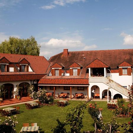 Hotel Weingut Rosenhof 일미츠 외부 사진