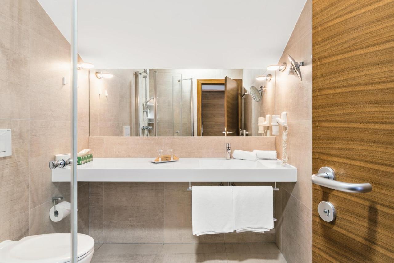 Hotel Weingut Rosenhof 일미츠 외부 사진